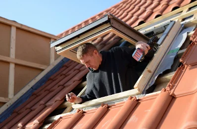 Pose de fenêtres de toit Velux à Amendeuix-Oneix